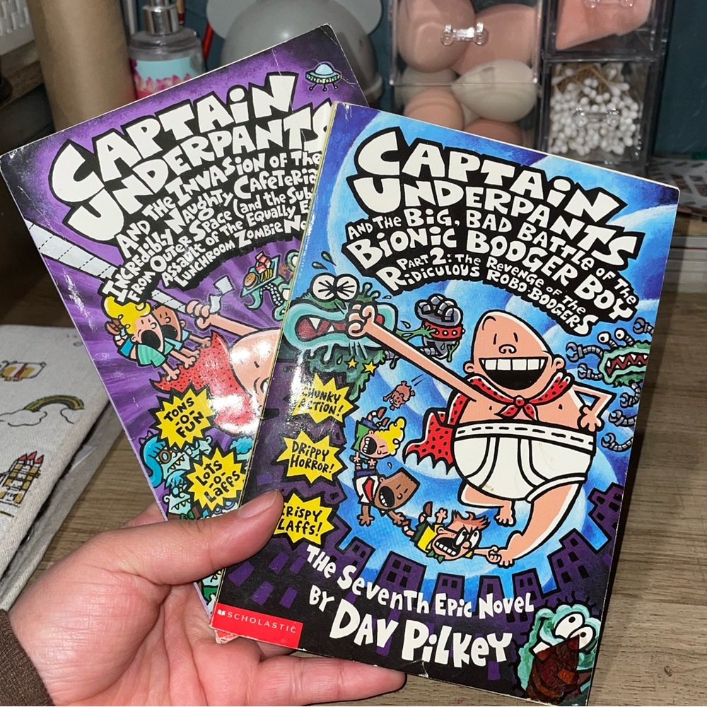 Captain underpants 🖤🩵💙books
